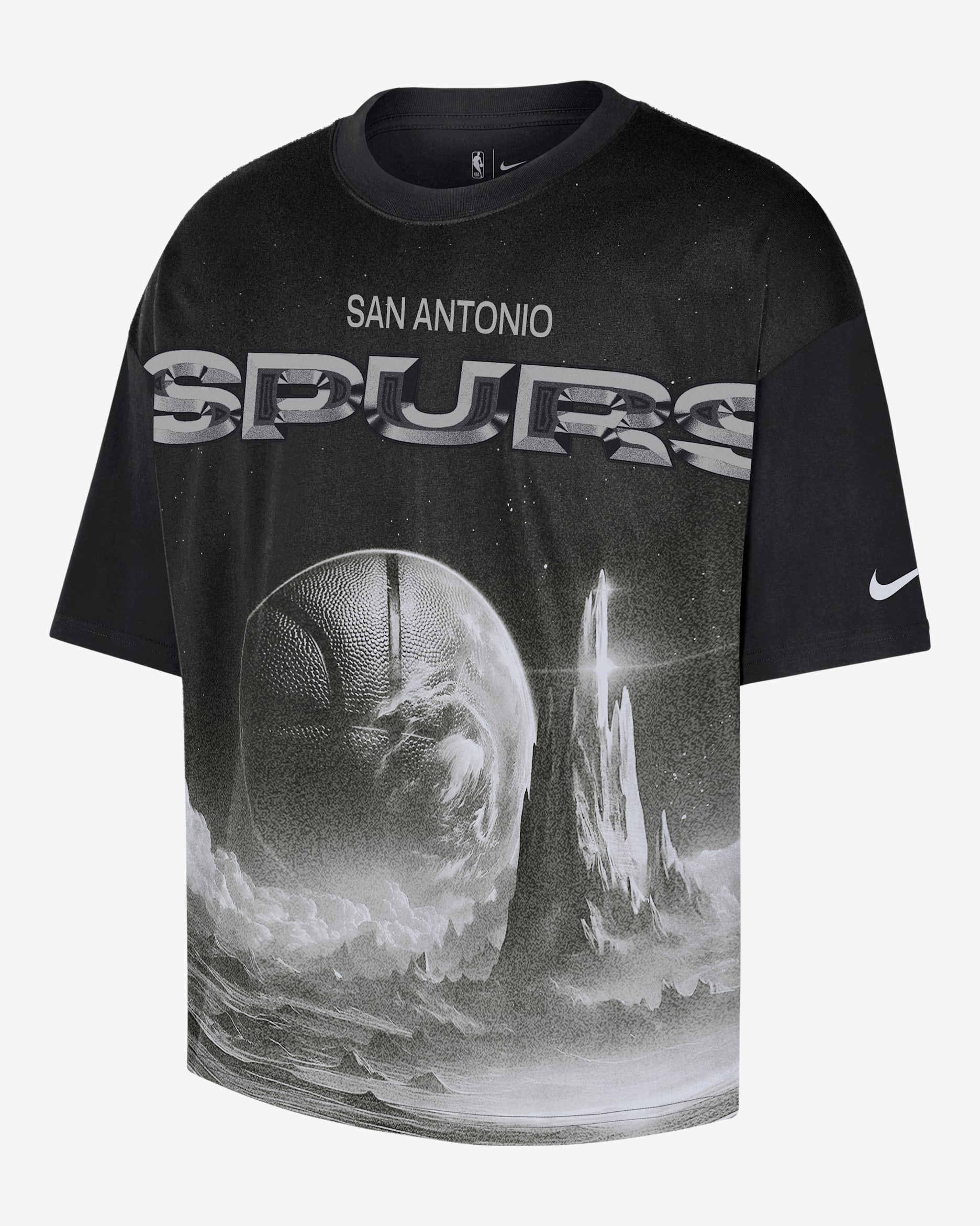 San Antonio Spurs Courtside Men's Nike NBA Boxy T-Shirt. Nike FI